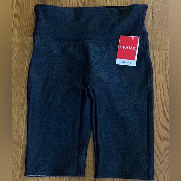 NWT SPANX Faux Leather Bike Shorts Black Metallic Snake Print Size XS - Picture 3 of 13